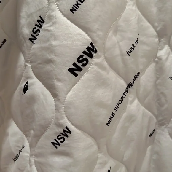 Nike - Picture 4 of 5